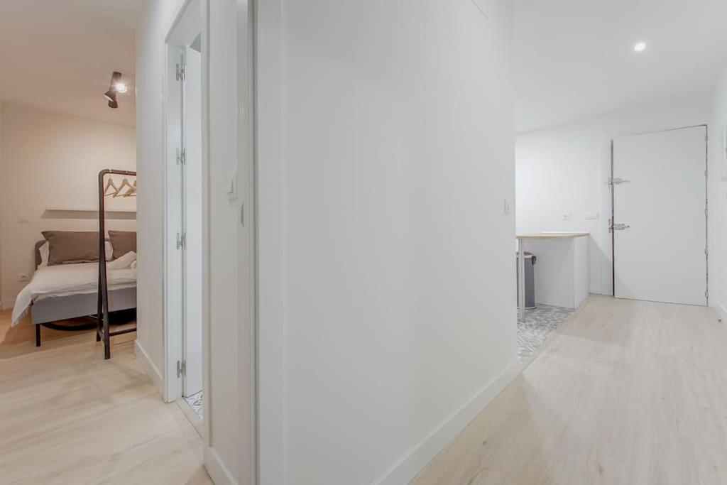 Modern Apt Para 6Px En La Plaza De Tirso De Molina Мадрид Екстериор снимка