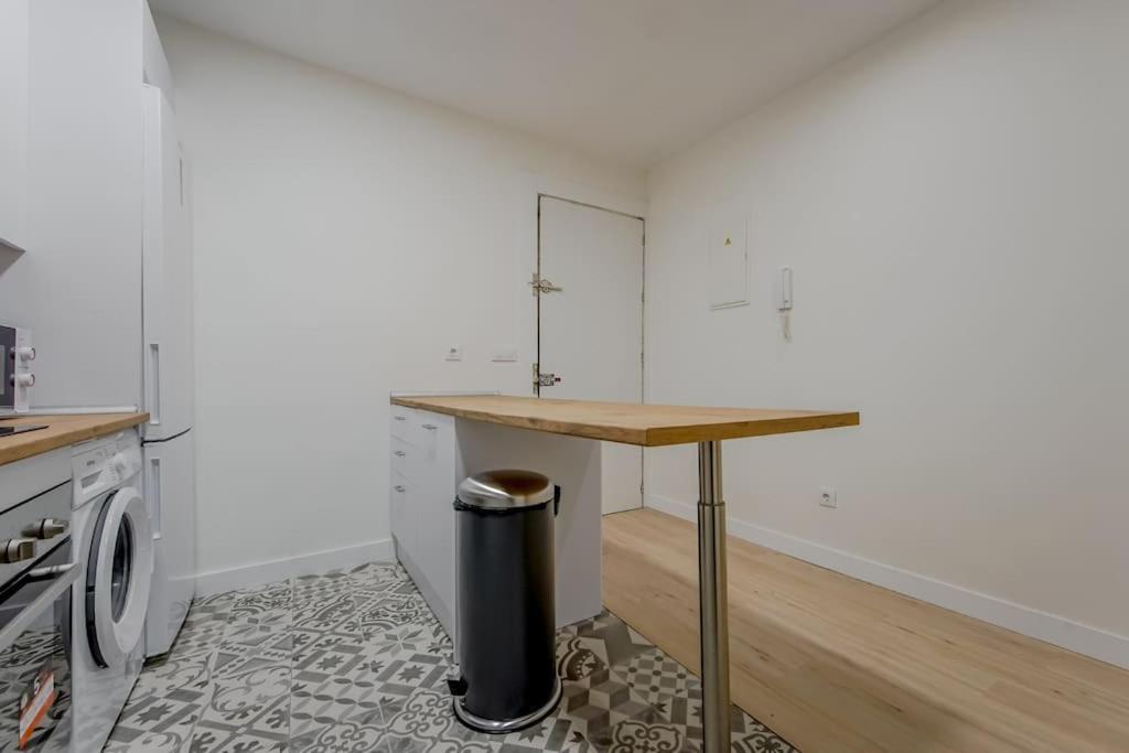 Modern Apt Para 6Px En La Plaza De Tirso De Molina Мадрид Екстериор снимка