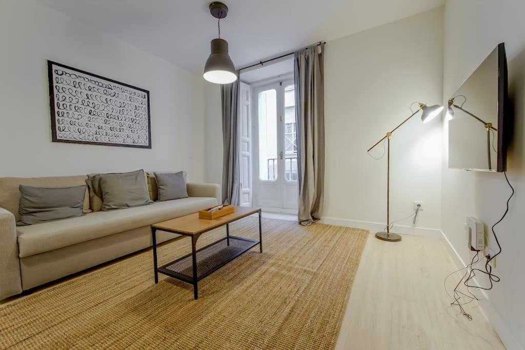 Modern Apt Para 6Px En La Plaza De Tirso De Molina Мадрид Екстериор снимка